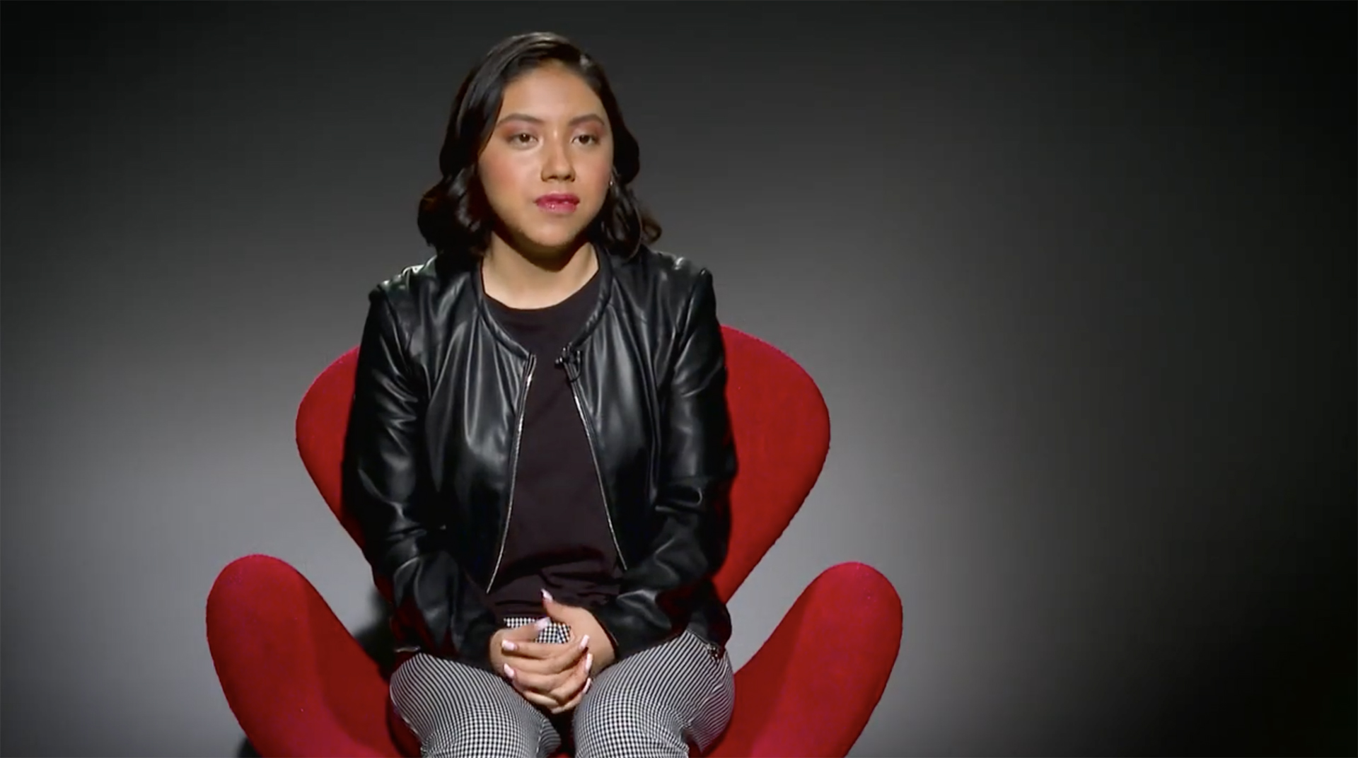 No contaba con el apoyo de sus padres quienes no la dejaban salir