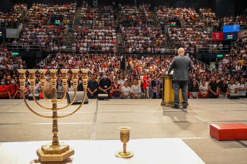 The Distribution of the Holy Anointing Oil in Hong Kong Inspires Faith, Healing, and Salvation