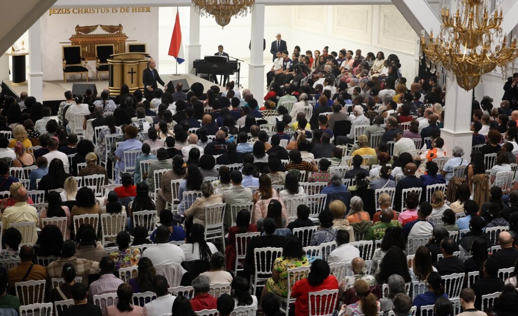 ‘Night of Salvation’ in the Netherlands with Bishop Macedo