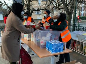 Las acciones sociales de la Universal ayudan a las personas sin hogar en Francia