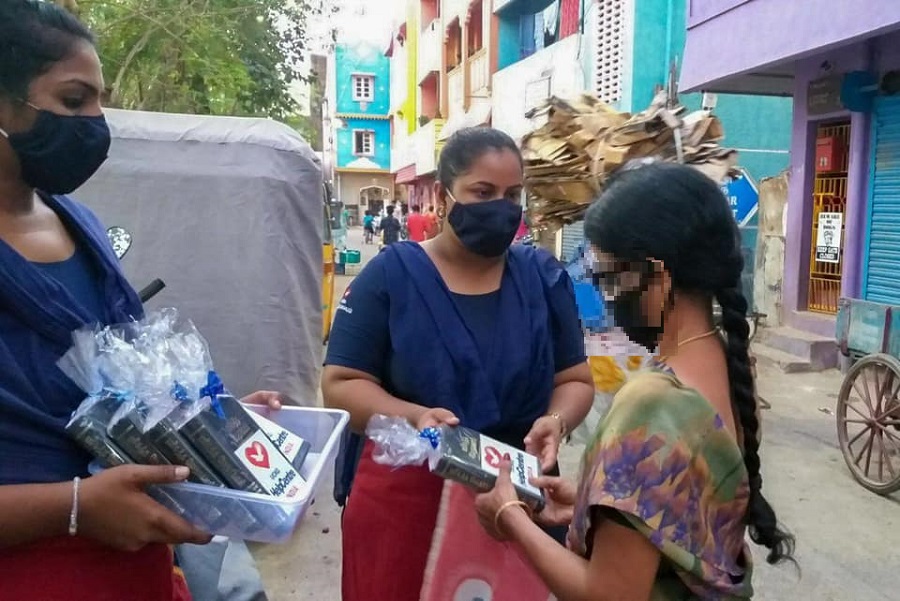 Los voluntarios llevaron la Palabra a los residentes de una comunidad en la India