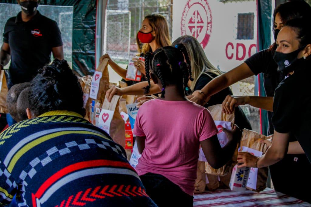 120 familias recibieron donación de alimentos en la región periférica de San Paulo, Brasil