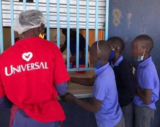 La donación de almuerzos mantiene a los niños de Namibia en la escuela y ayuda a mejorar el aprendizaje