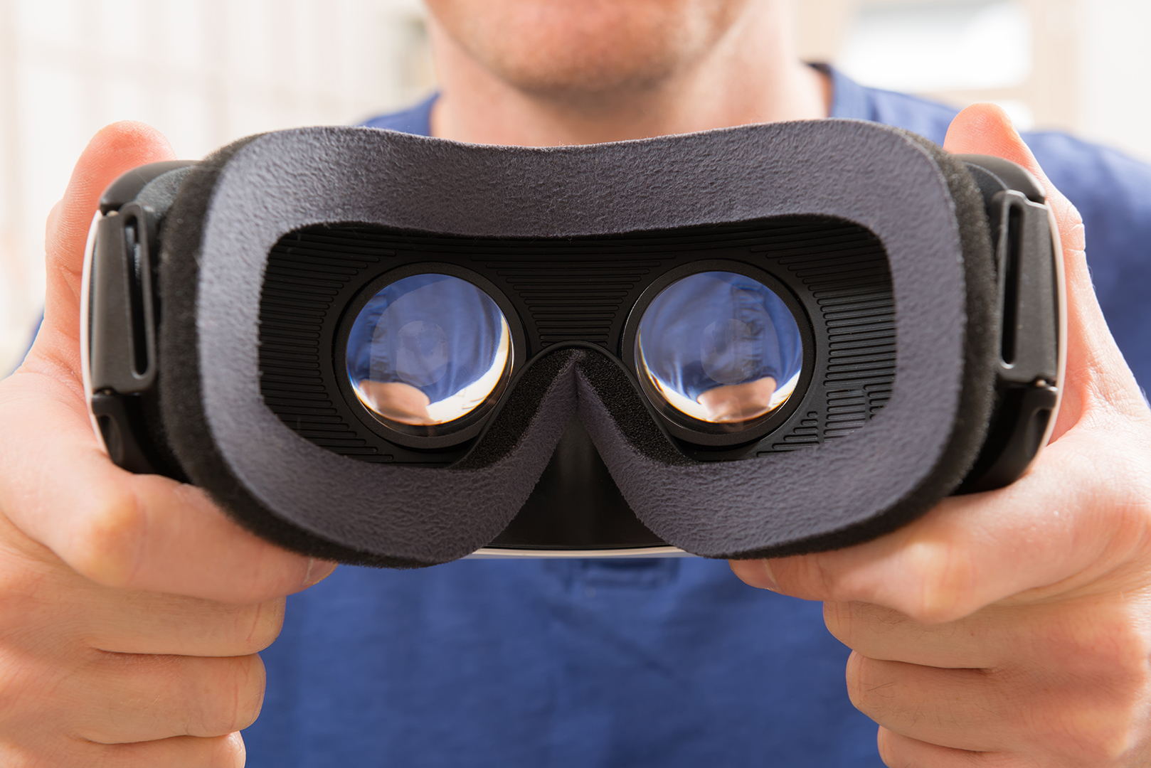 Facebook pretende acabar con el aislamiento cuando se usan cascos de realidad virtual