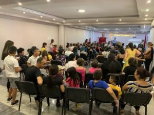 La Universal en Armenia: los voluntarios organizan una gran fiesta para los niños
