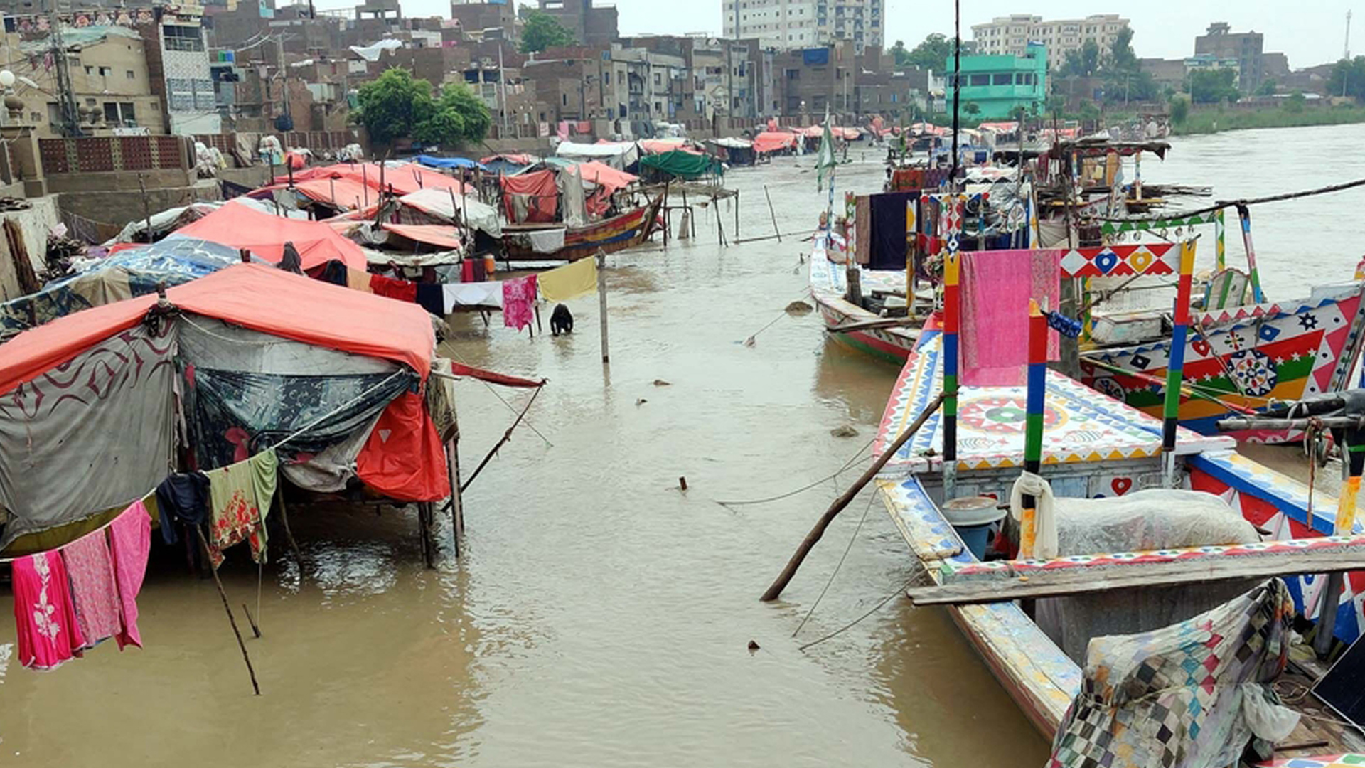 Inundaciones en Pakistán han dejado más de 1.000 muertos