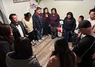 El grupo de EVG en El Paso, Texas sale a las calles a compartir la Palabra de Dios
