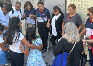 El grupo de EVG visita a las personas en los hospitales de Los Ángeles, California