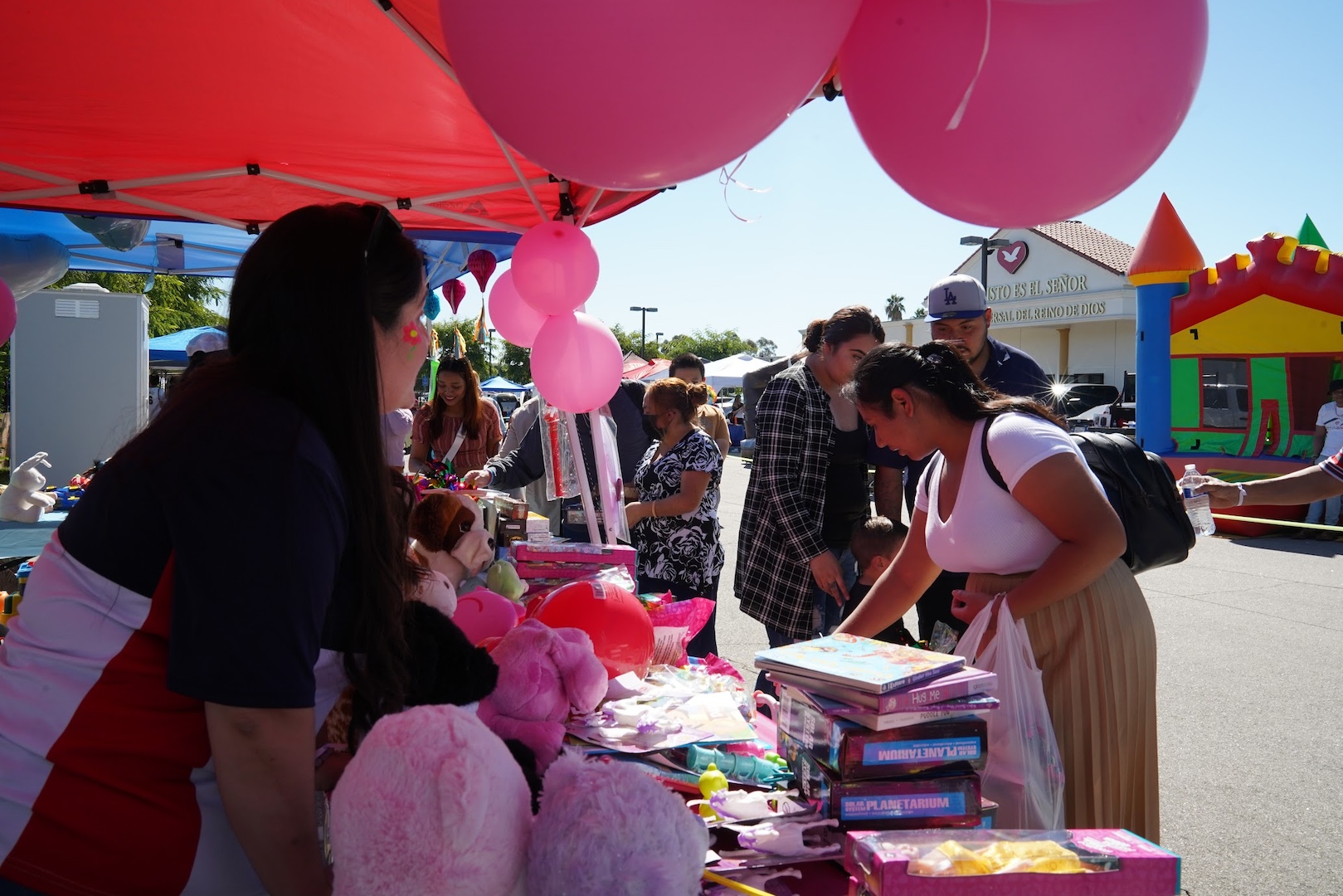 El pasado domingo, 15 de octubre de 2023, en la ciudad de Pacoima, California, se llev&oacute; a cabo un evento social con la finalidad de suplir el inter&eacute;s de aquellos que est&aacute;n necesitados.