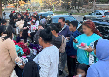 Los Ángeles de la Noche de la Iglesia Universal reparte refrigerios a la comunidad en Santa Rosa, California