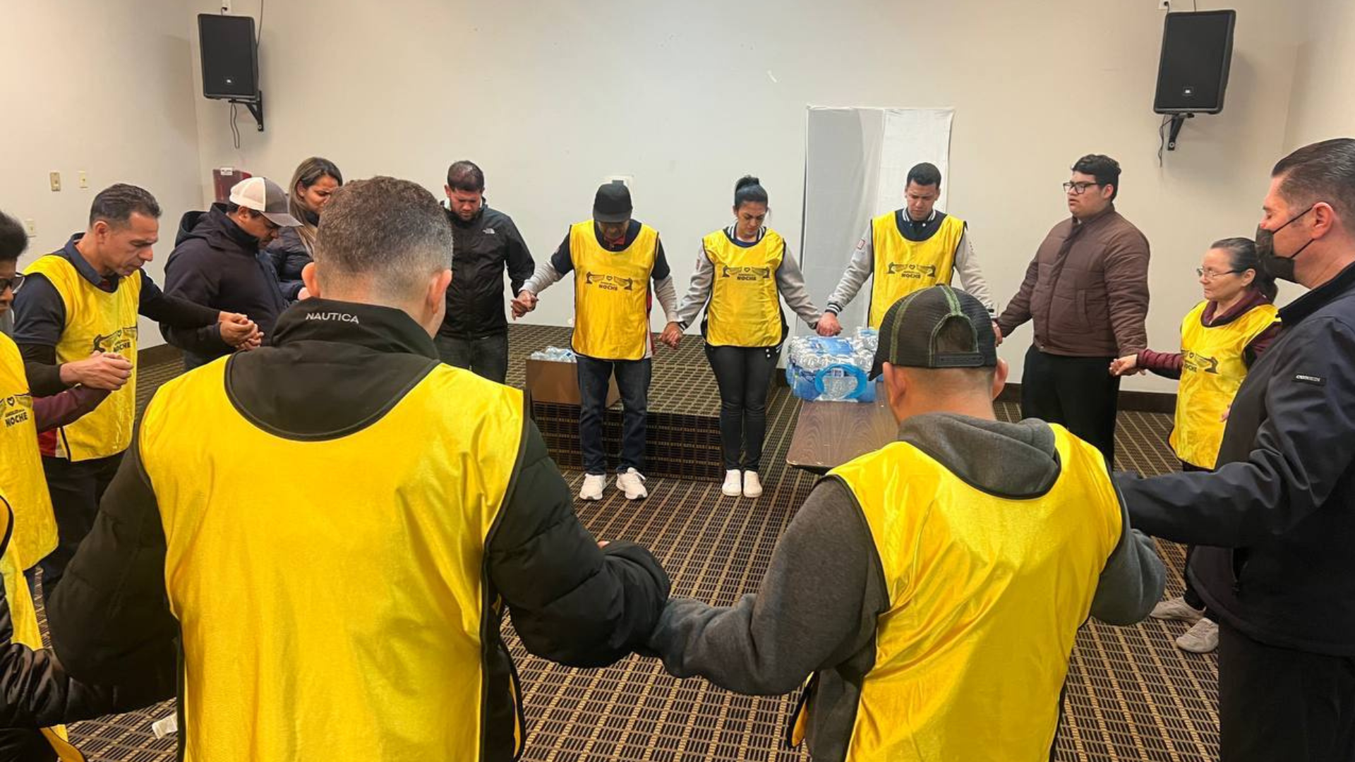 Luz en la Noche: Voluntarios Llevar&aacute;n Esperanza a la Comunidad