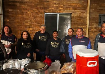Los Ángeles de la Noche reparten alimento en San José, California