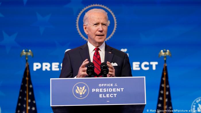 Joe Biden assina ordem executiva para transgêneros