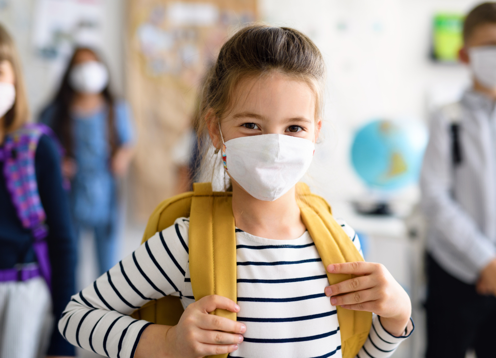 Professores e alunos vacinados não precisam usar máscaras