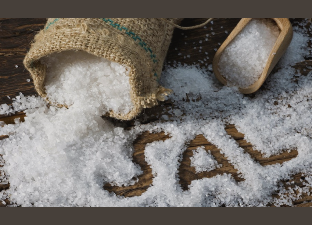 Conheça os risco do excesso de sal na alimentação