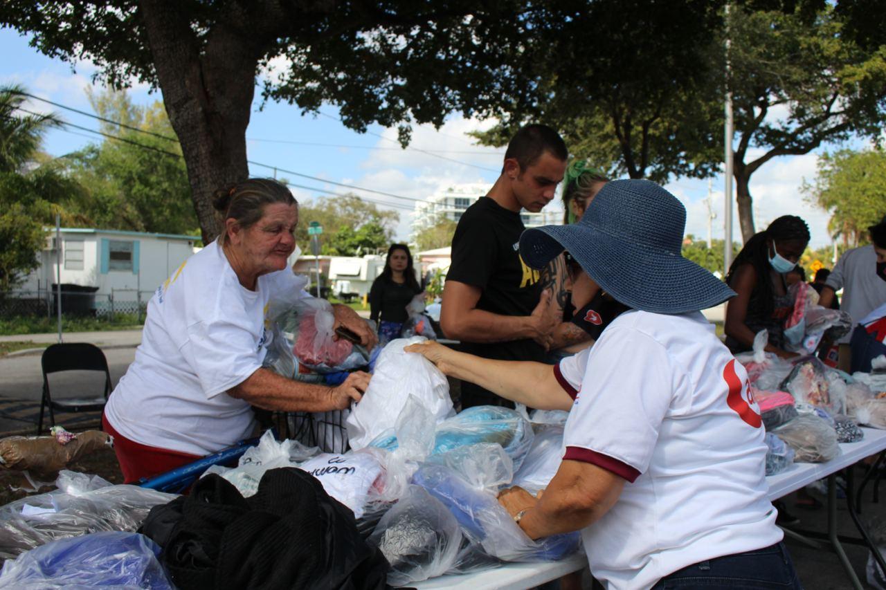 Voluntários do Unisocial em North Miami Beach uniram-se para realizar manhã solidária