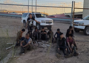 Governo  dos EUA aumenta deportações de imigrantes que chegam à fronteira