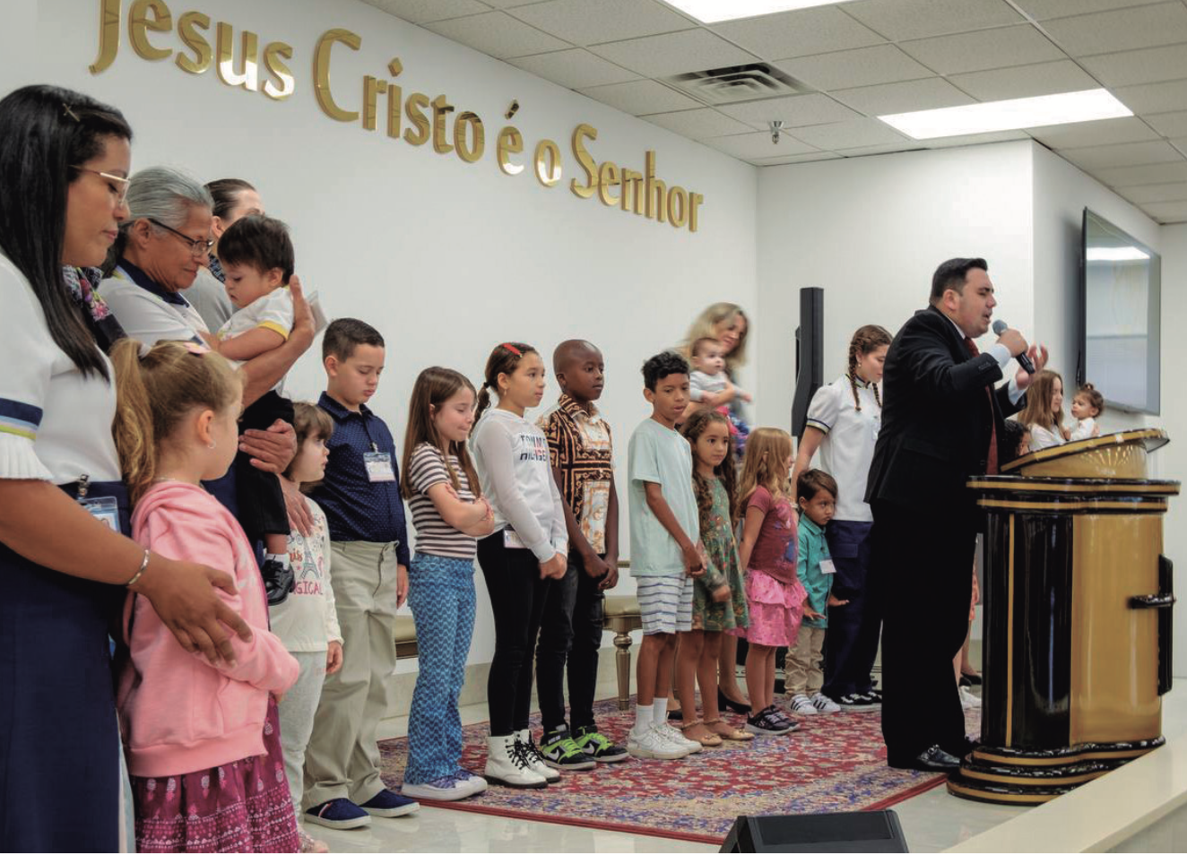 Grupo CBC realiza consagração das crianças no altar